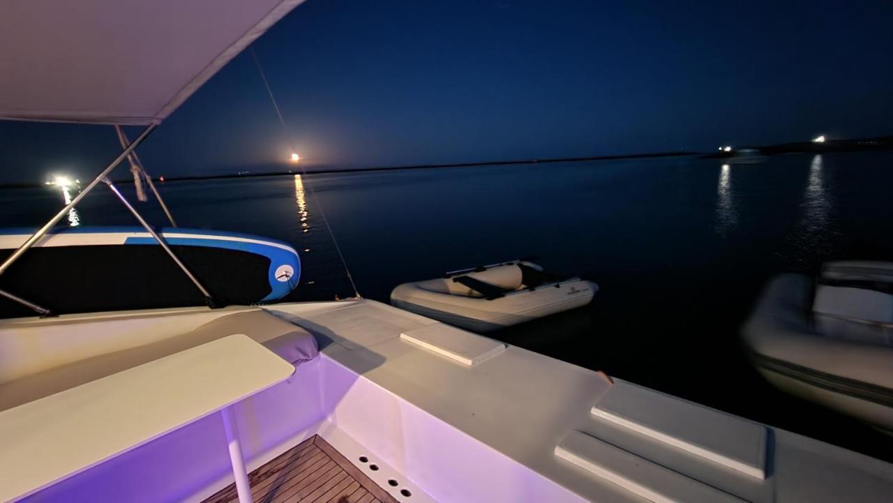 Barco Casa Catamara Sleepandboat Hotel FAO Eksteriør billede